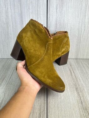 Frye Nora Whipstitch Wheat Brown Nubuck Suede Leather Shootie Womens Size 9.5 B